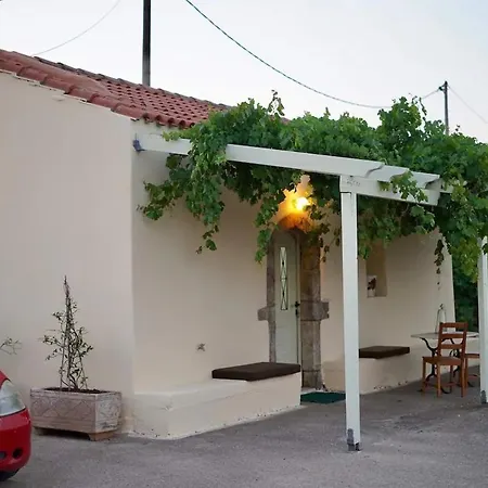 Elia - Traditional House With Backyard Kastrisianika