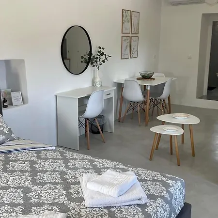 בית נופש Elia - Traditional House With Backyard Kastrisianika
