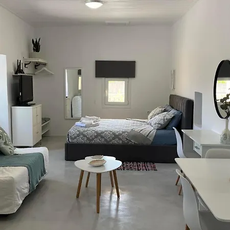 Elia - Traditional House With Backyard בית נופש