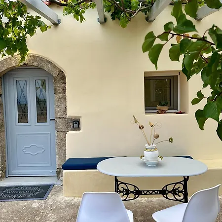 בית נופש Elia - Traditional House With Backyard *